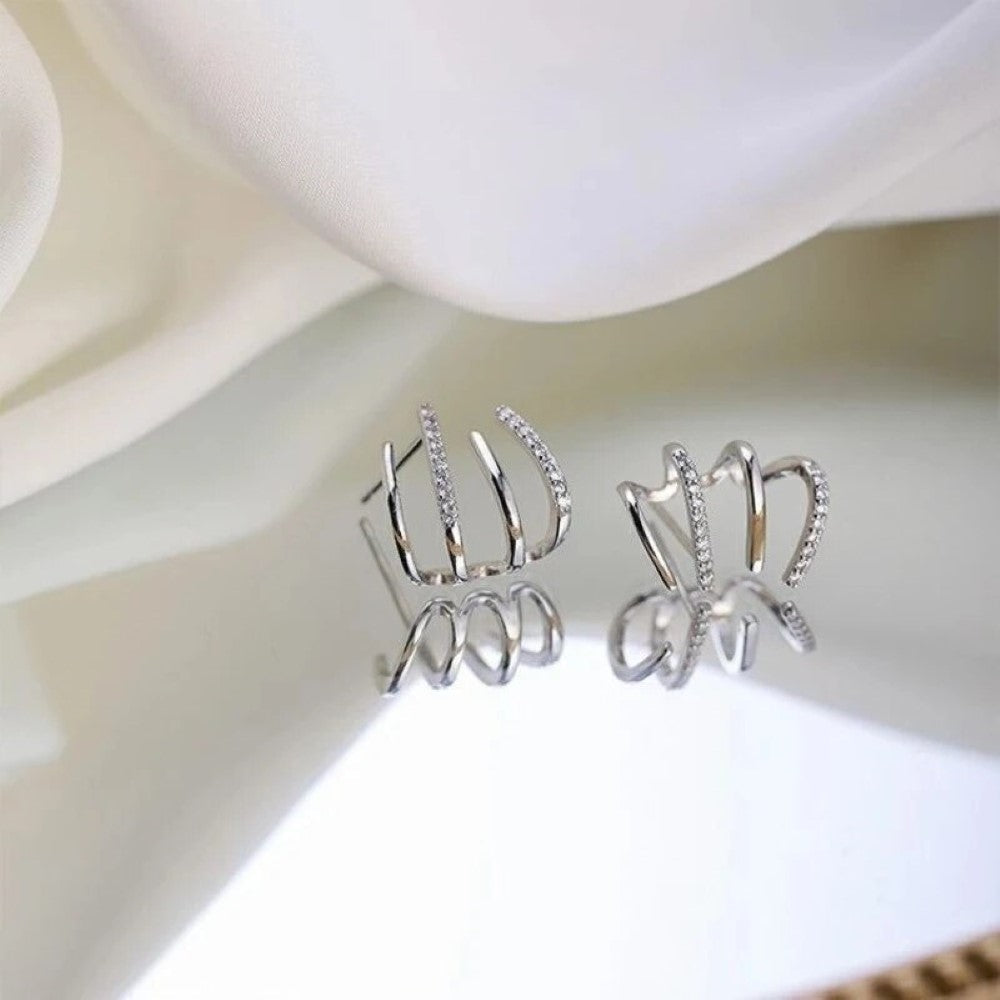 Pendientes Huggie de Zircón de Cuatro Puntas