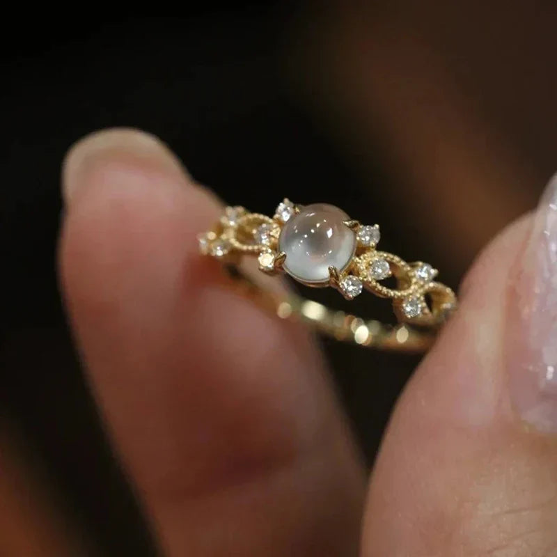 Sienna – Anillo de piedra lunar engastado a mano