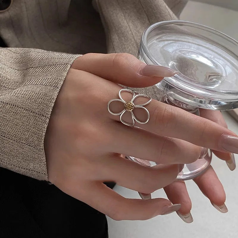 Alizee – Anillo pétalo de plata esterlina