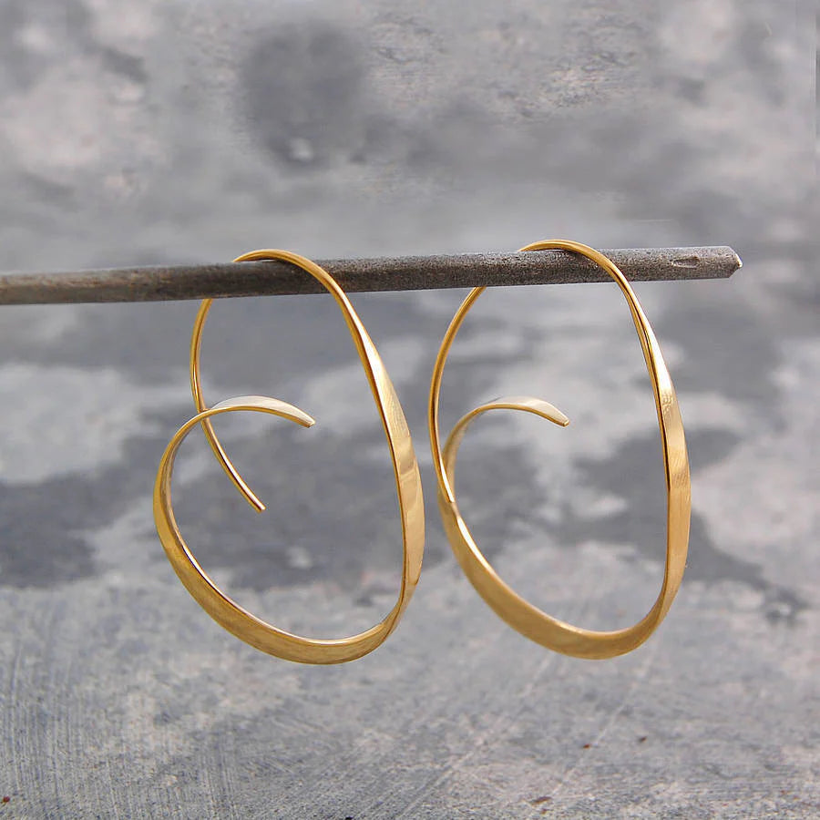 Becca – Pendientes con Forma Espiral Elegante