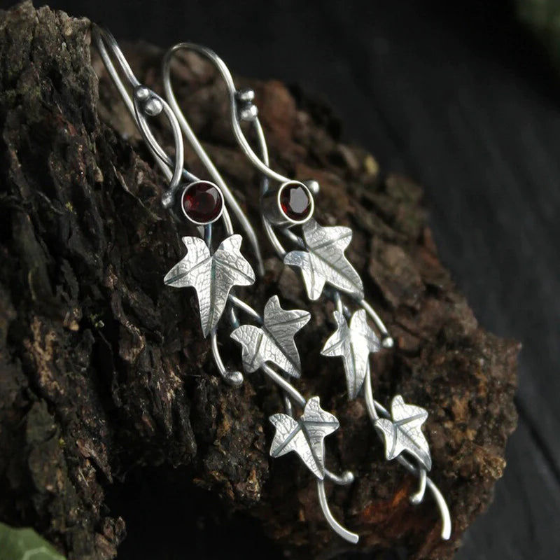 Elowen – Pendientes vintage con hojas de hada