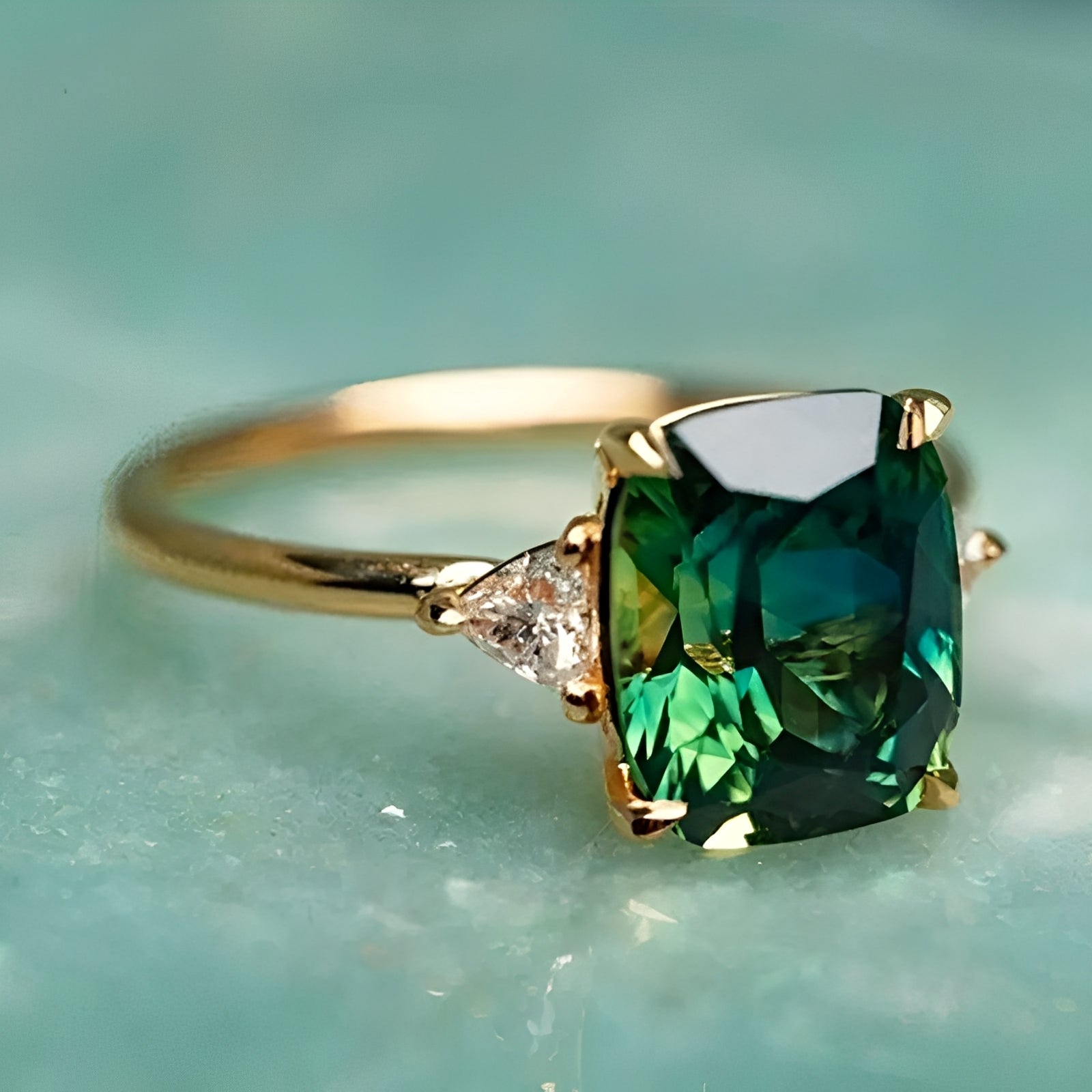 Aveline – Anillo de esmeralda cuadrado y elegante verde
