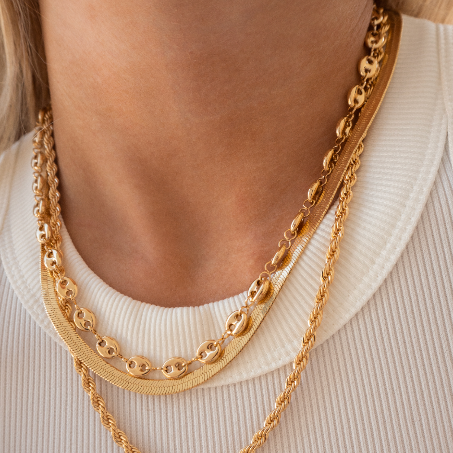 Collar de capas ovalado