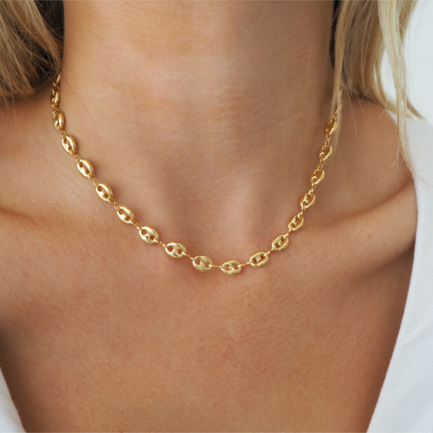 Collar de capas ovalado