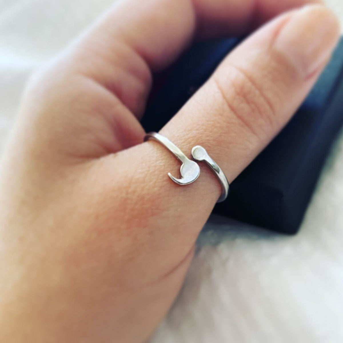 Anillo de punto y coma delicado - Anillo de resiliencia