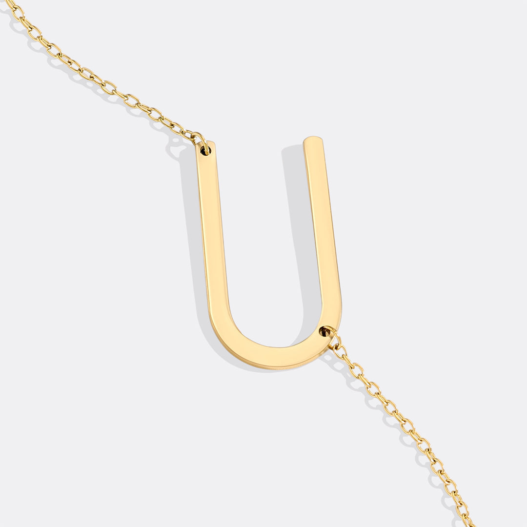 Inez – Collar con inicial declarativa