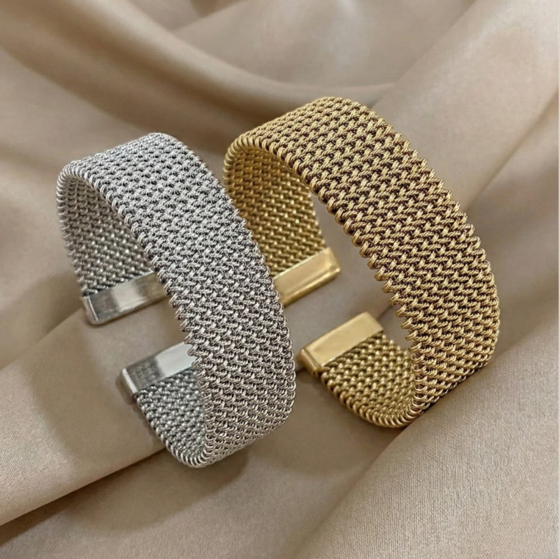 Raya – Pulsera de acero de titanio con cable grabado
