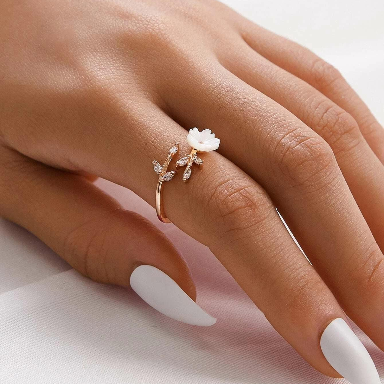 Anillo de Flor Silvestre - Anillo de Pétalo de Cristal de Concha