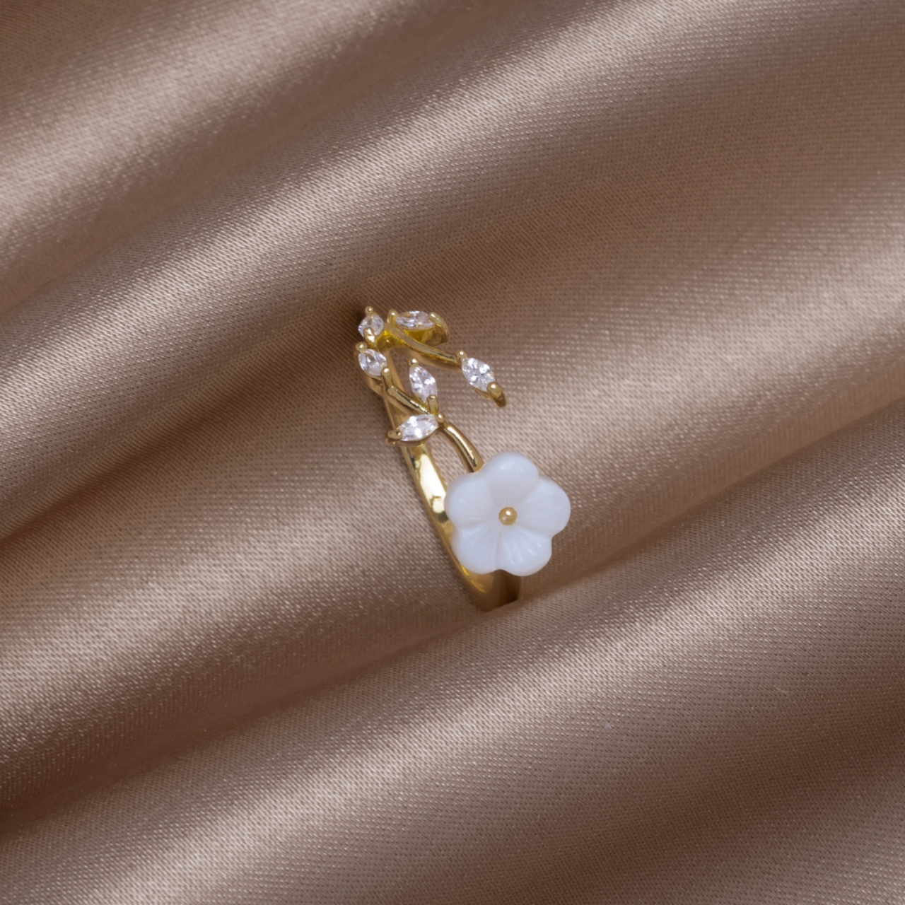 Anillo de Flor Silvestre - Anillo de Pétalo de Cristal de Concha