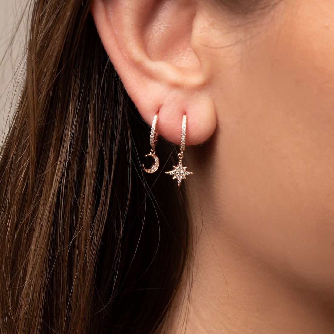 Pendientes de Estrella y Luna - Huggies de Strass Incrustados