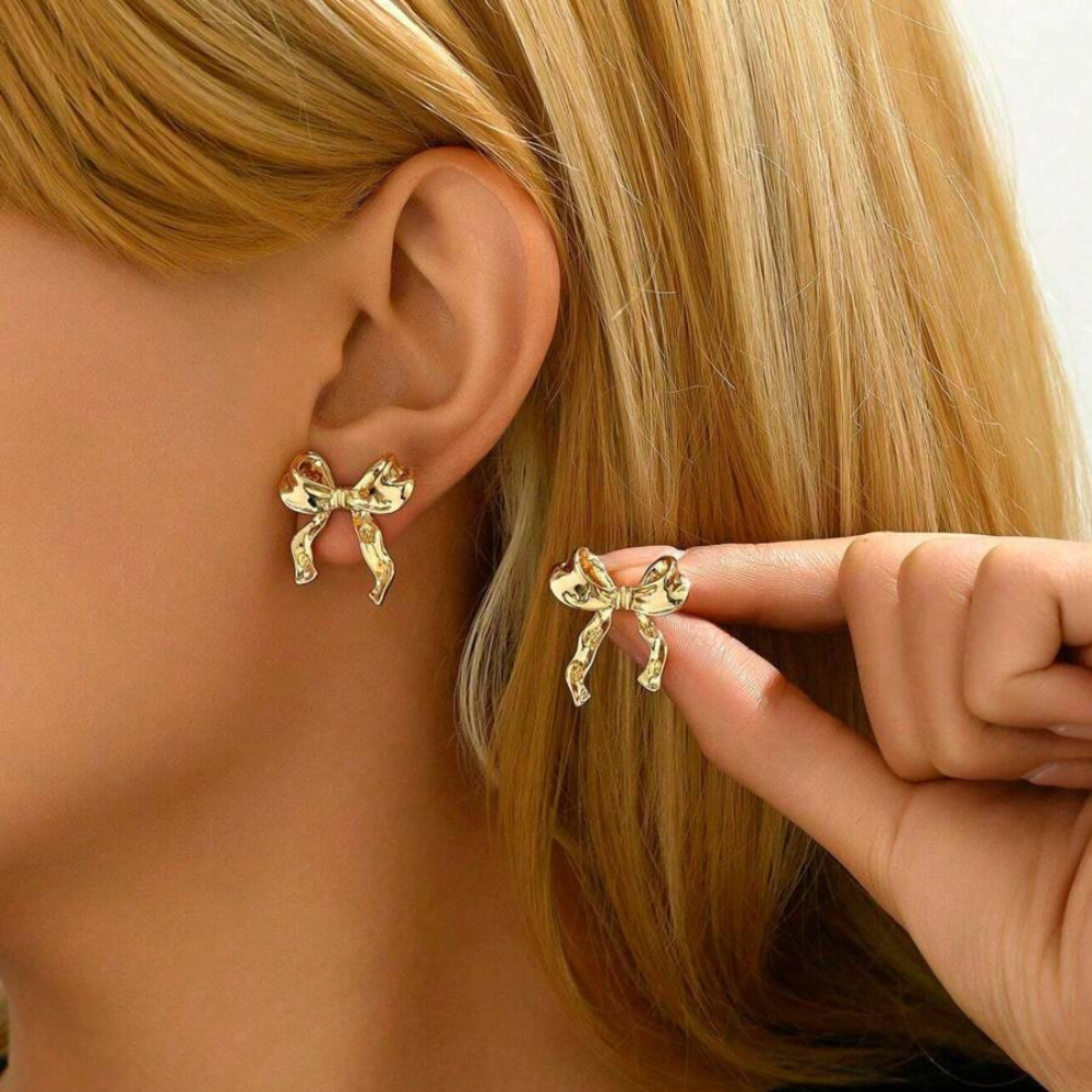 Pendientes de oro blanco con lazo - Pendientes de botón con patrón de lazo