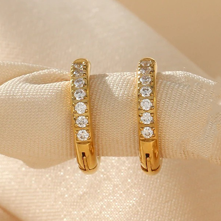 Jane – Aros huggie con circonitas en oro