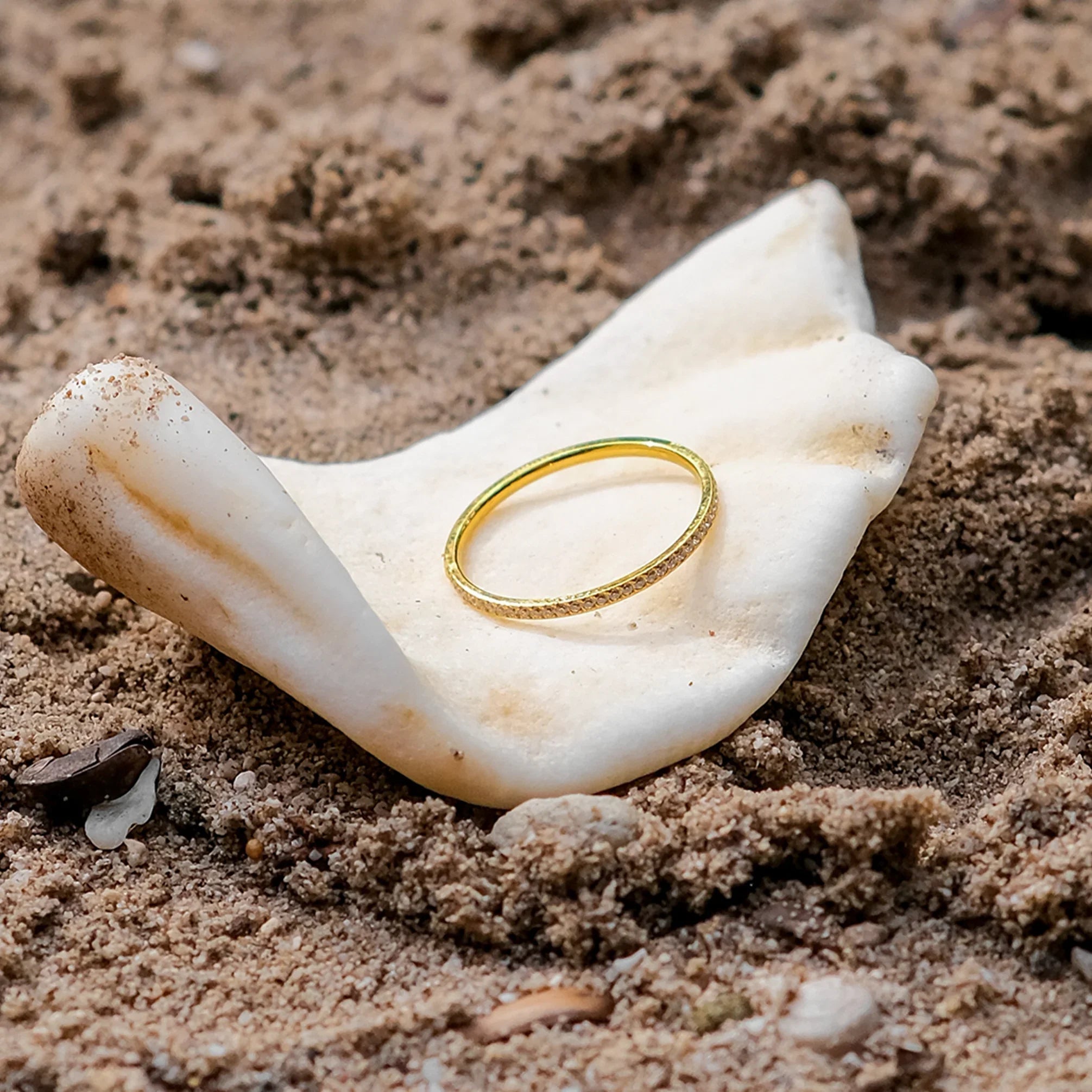 Zarra – Anillo pavé de oro radiante