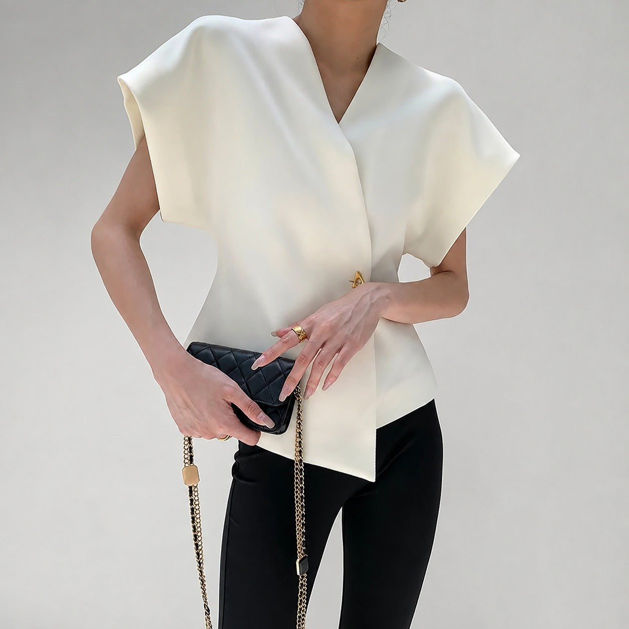 Leonie - Blusa con cuello en V y cierre de botones