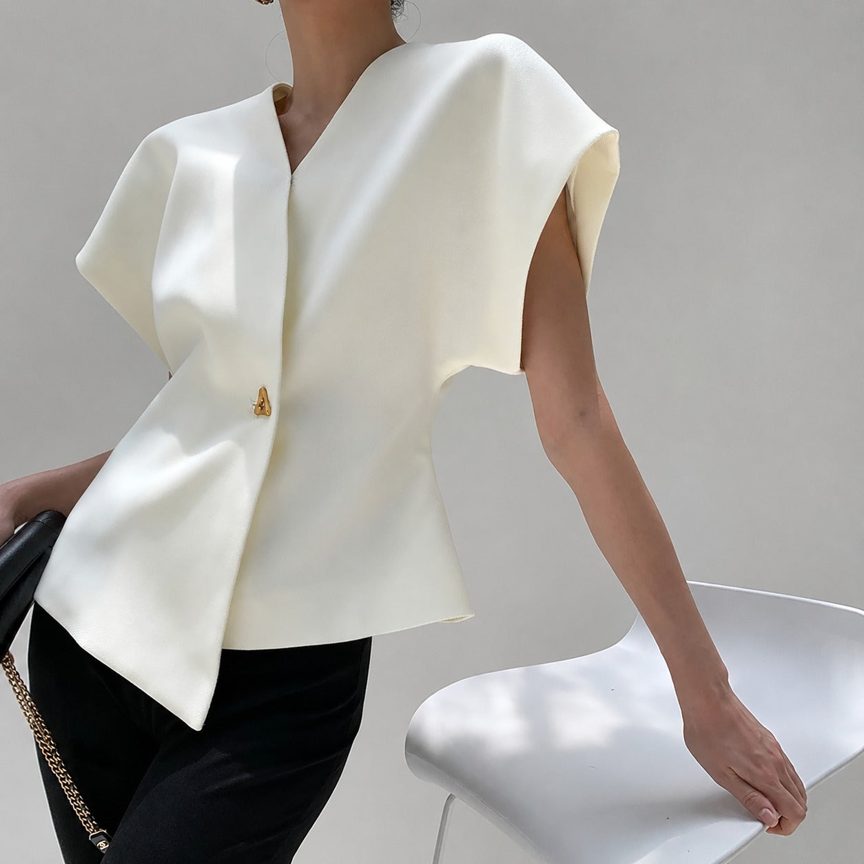Leonie - Blusa con cuello en V y cierre de botones