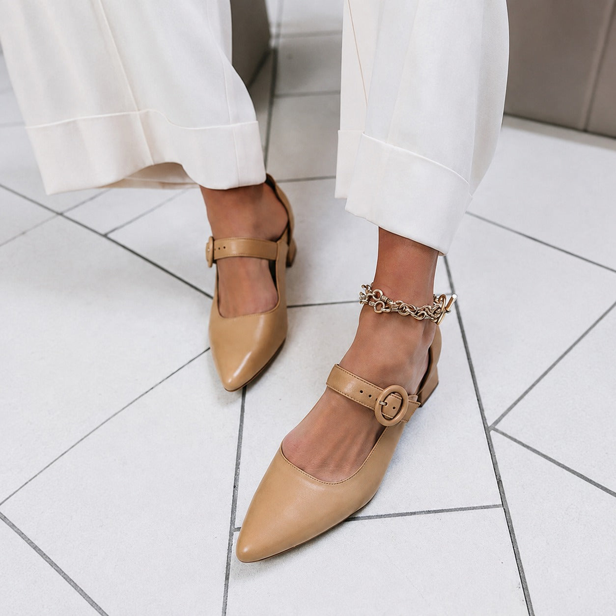 Mandy - Elegancia y comodidad en un zapato de tacón