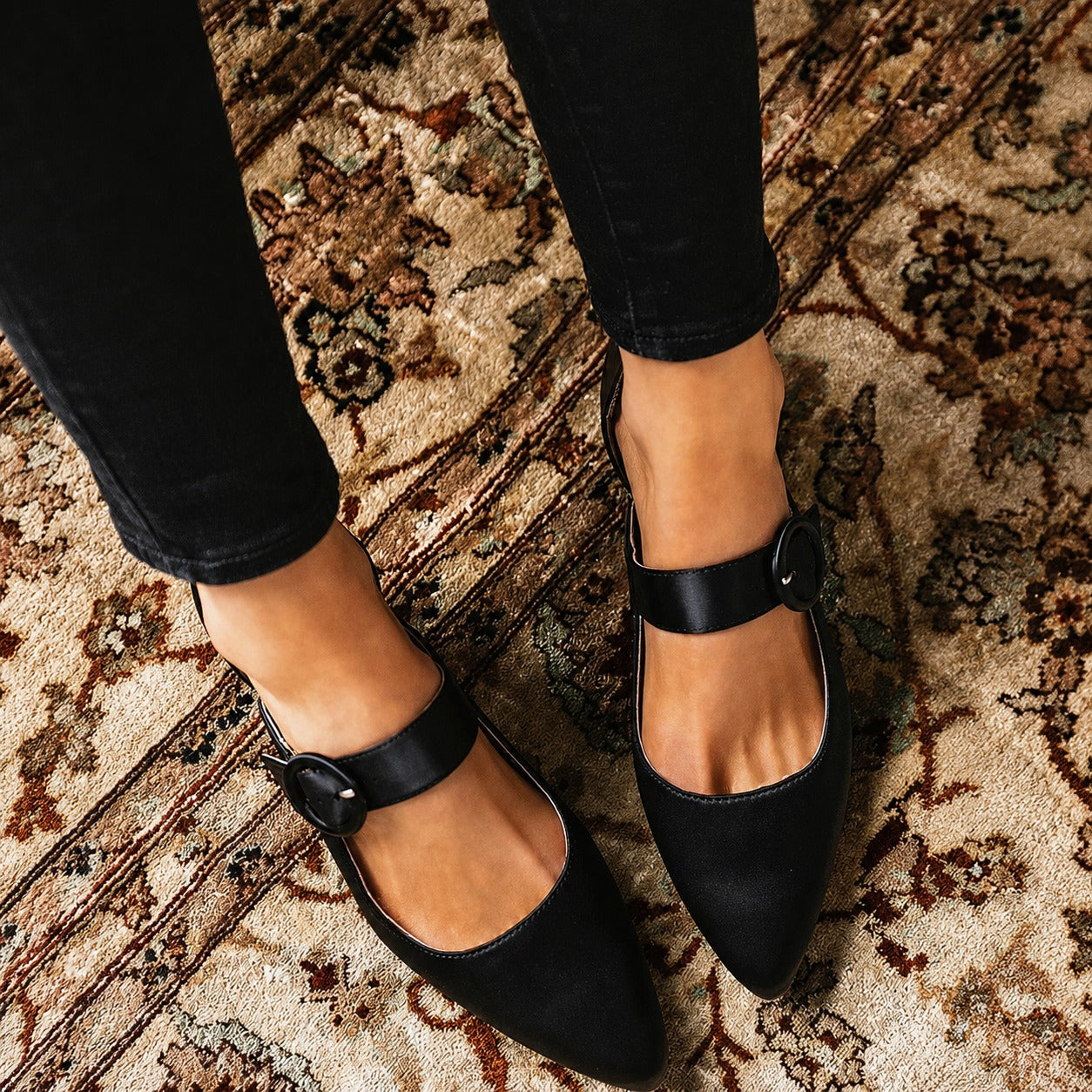 Mandy - Elegancia y comodidad en un zapato de tacón