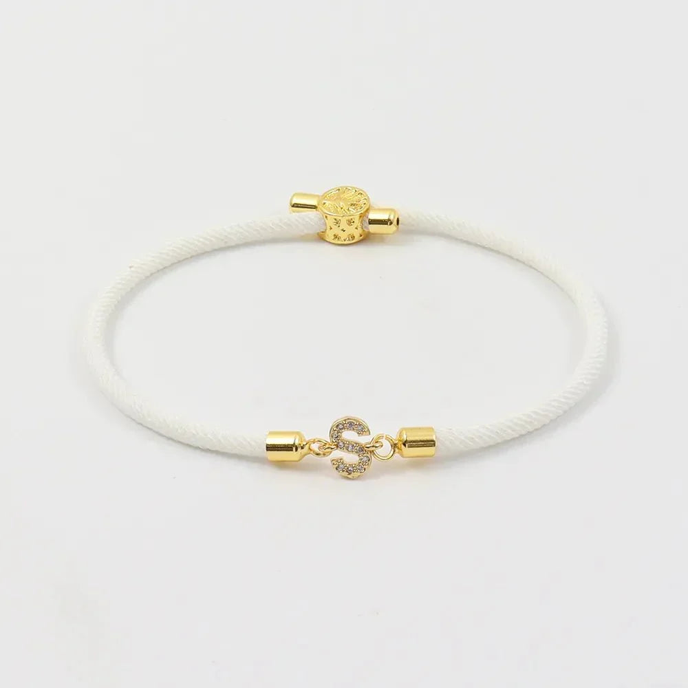 Calla – Pulsera ajustable con inicial grabada