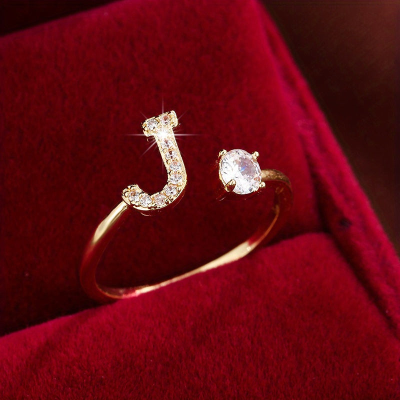Nova – Anillo abierto moderno con inicial y circonitas