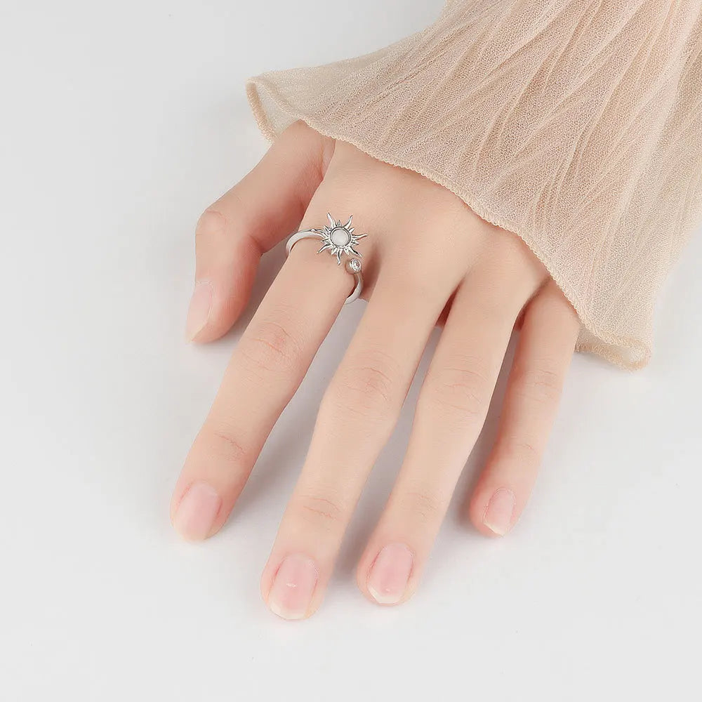 Helia – Anillo solar giratorio y relajante