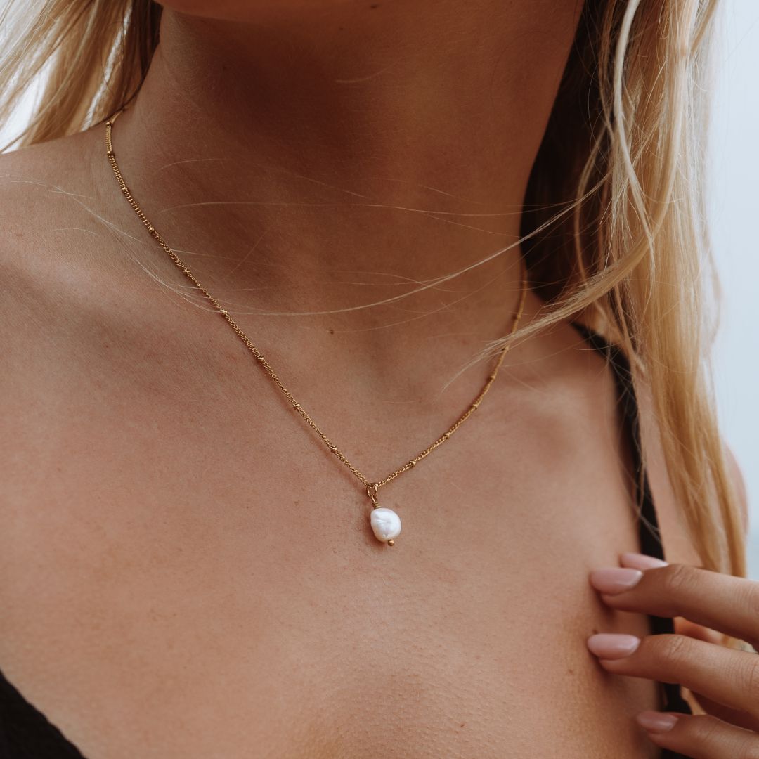 Marinelle – Colgante atemporal con perla de agua dulce