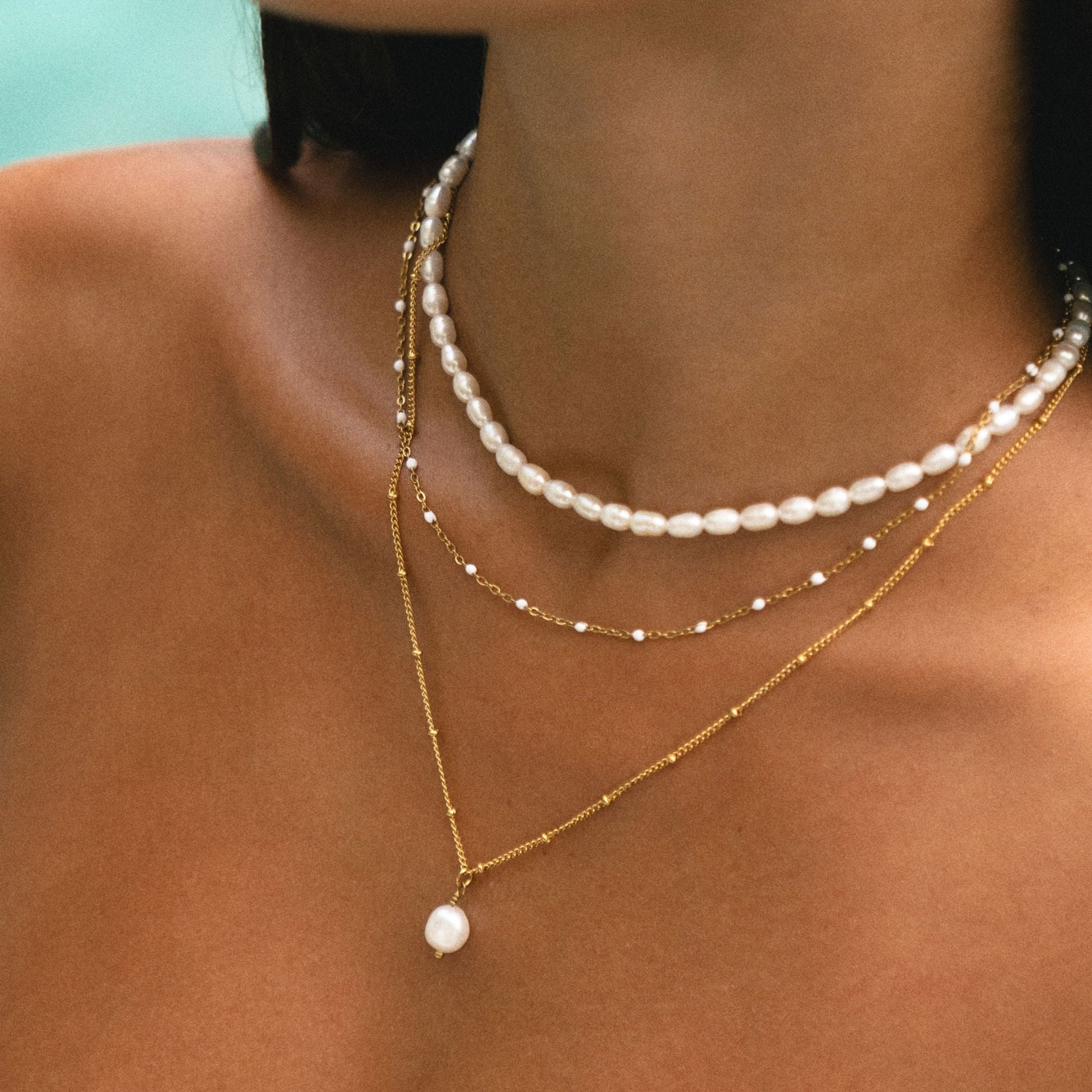 Isla – Collar con Perlas Blancas Emailladas