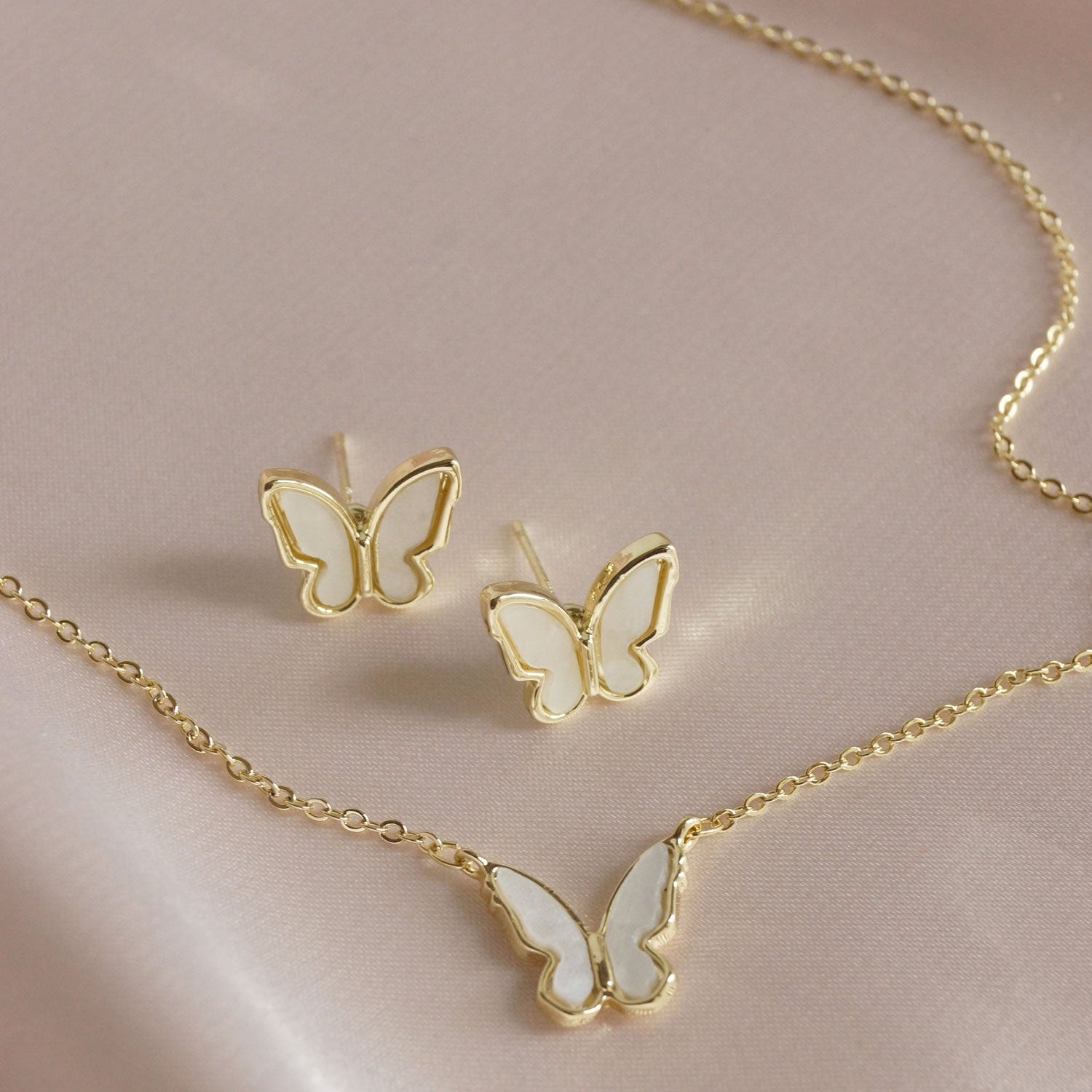 Beabell - Collar de perlas de mariposa
