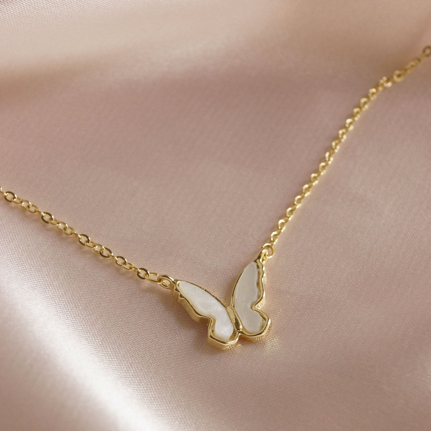 Beabell - Collar de perlas de mariposa