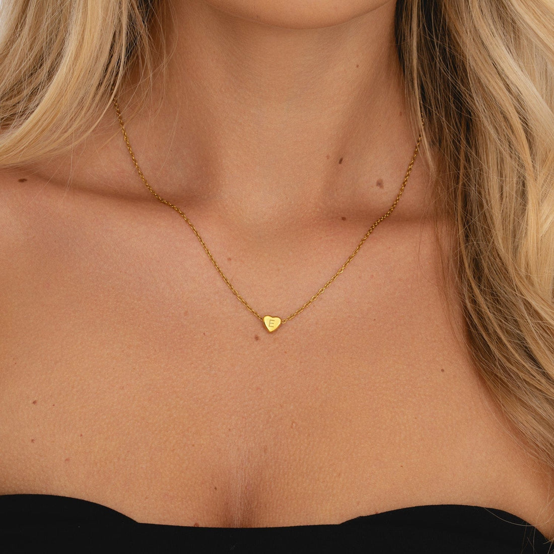 Amora – Collar con Iniciales en Forma de Corazón Baño de Oro