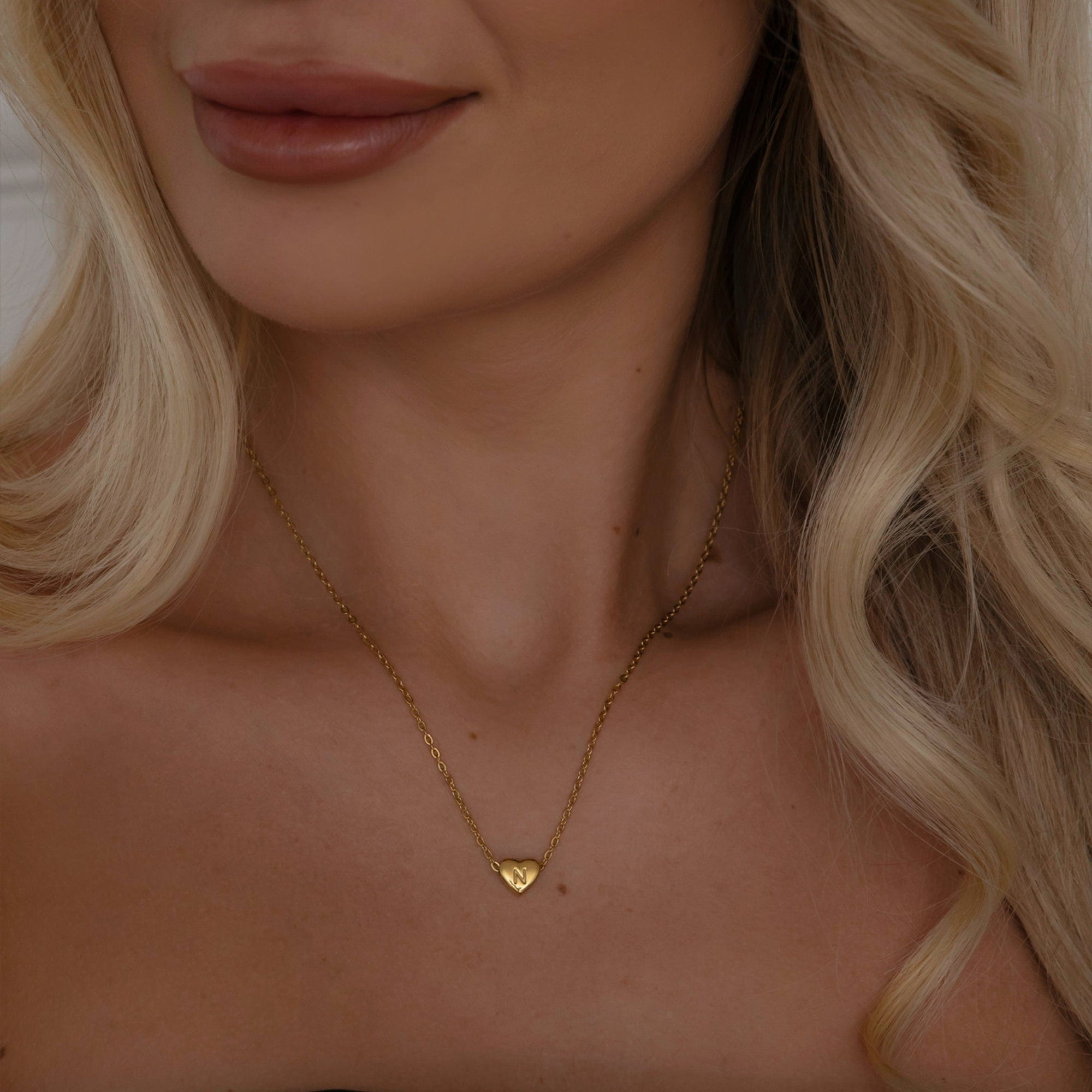 Amora – Collar con Iniciales en Forma de Corazón Baño de Oro