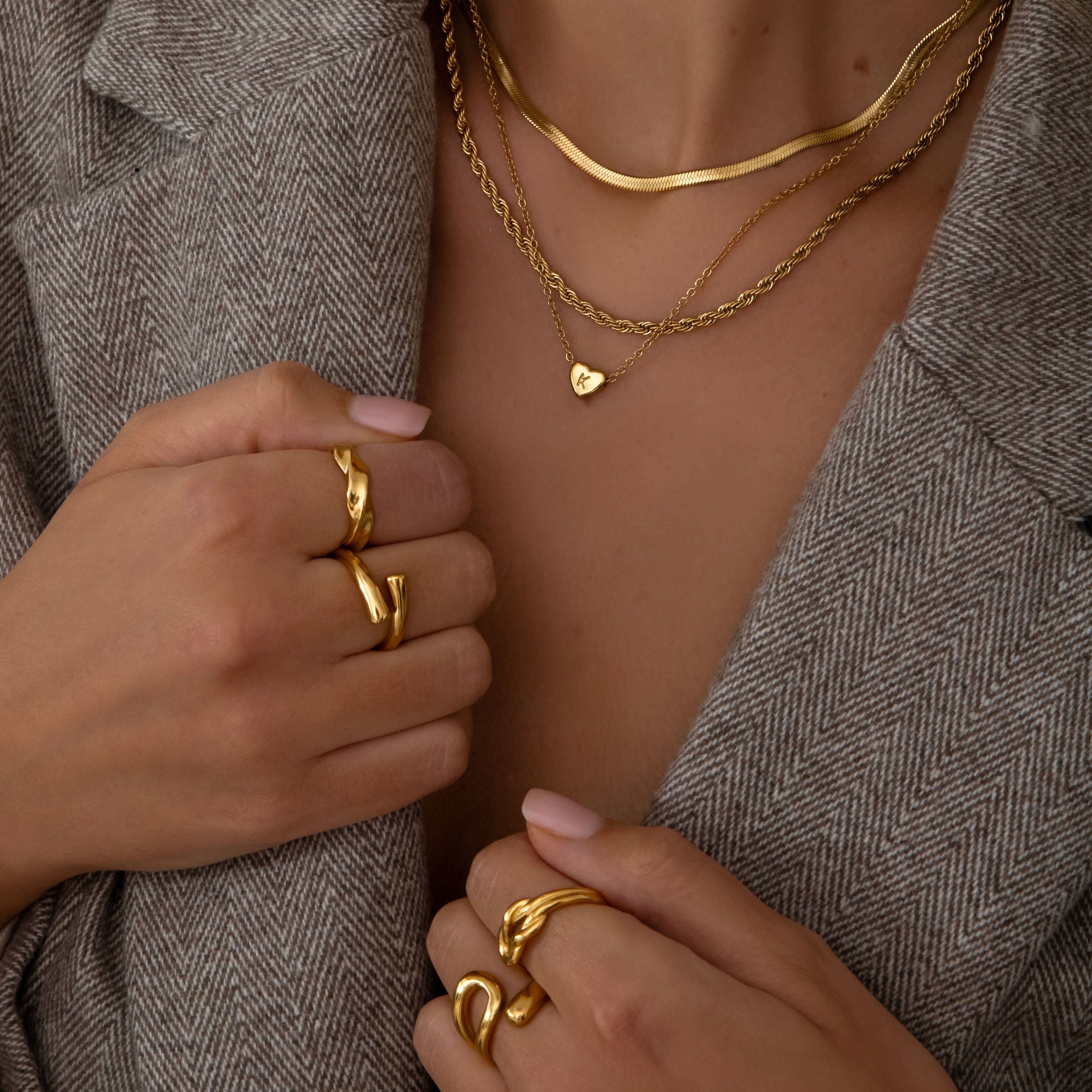 Amora – Collar con Iniciales en Forma de Corazón Baño de Oro