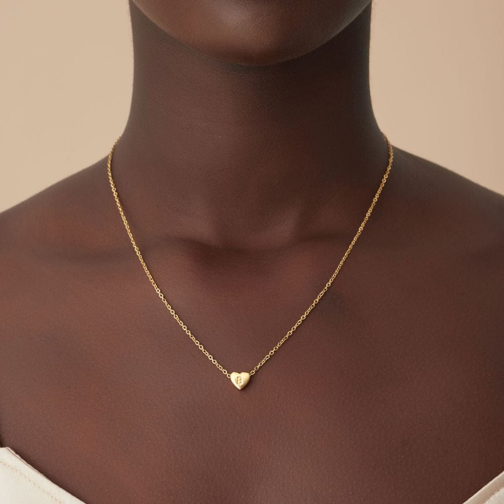 Amora – Collar con Iniciales en Forma de Corazón Baño de Oro