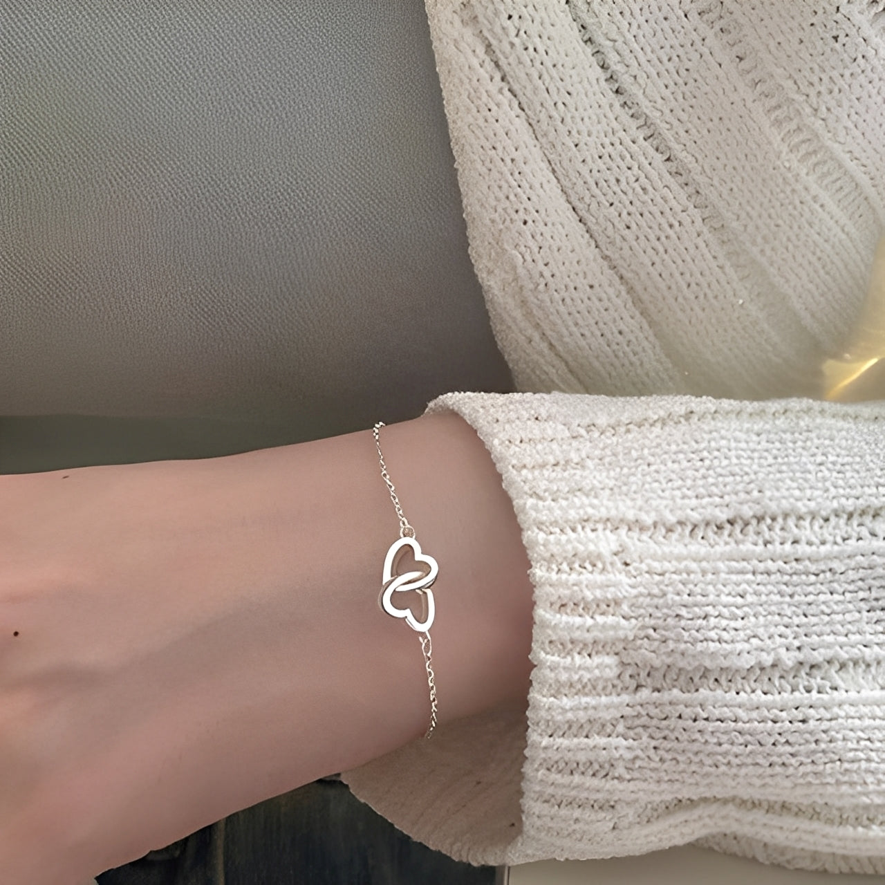 Amara – Pulsera amuleto con doble corazón