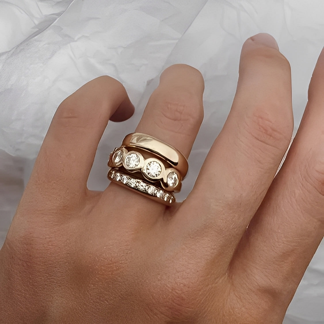 Freya – conjunto de anillos de oro martillado