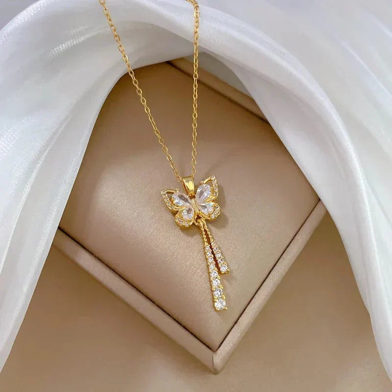 Avie – Collar Brillante de Mariposa de Diamantes