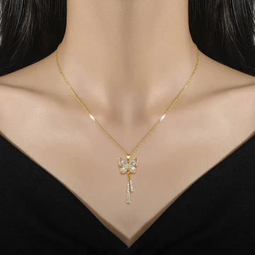 Avie – Collar brillante de mariposa