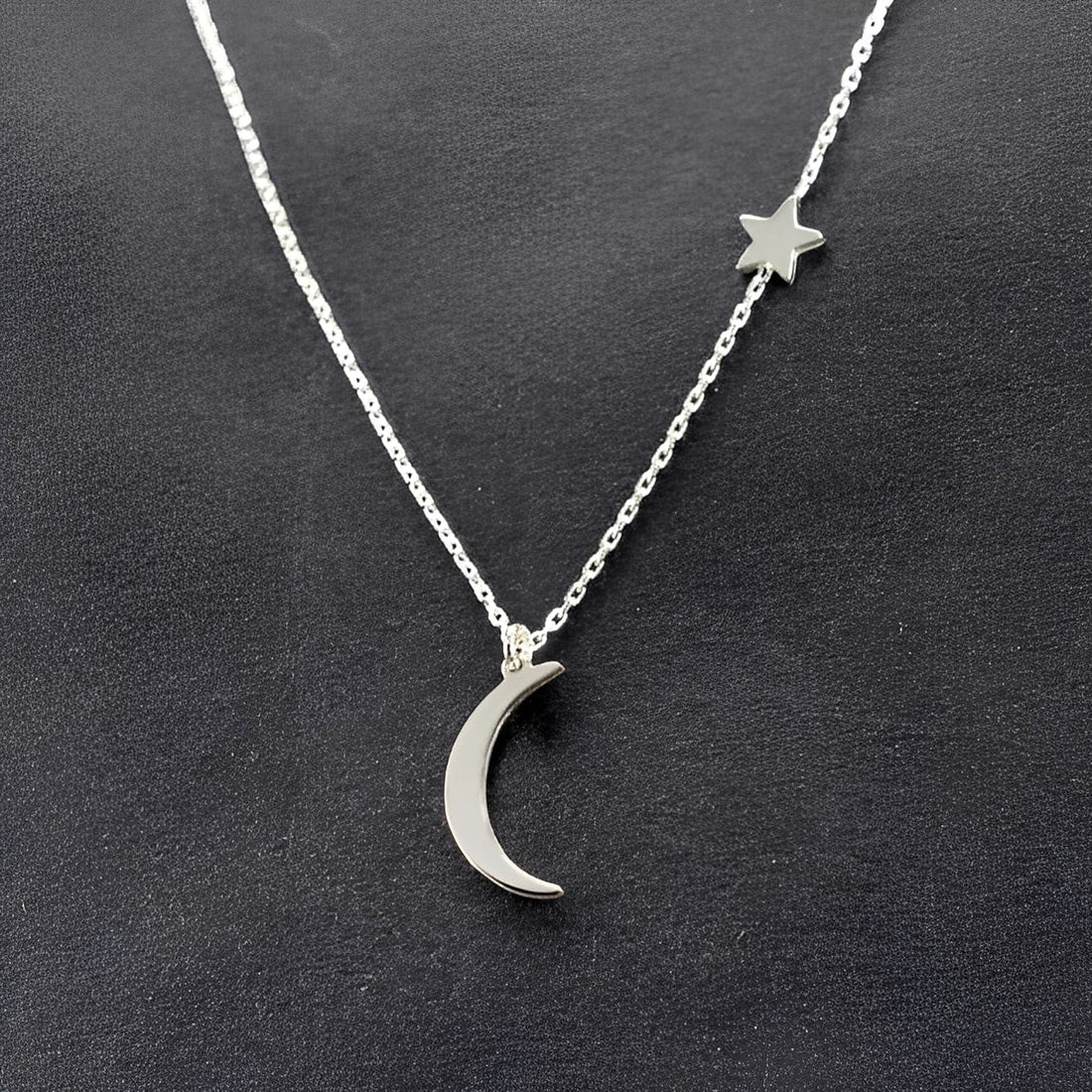Lunaria – Collar de Estrella y Luna Poético