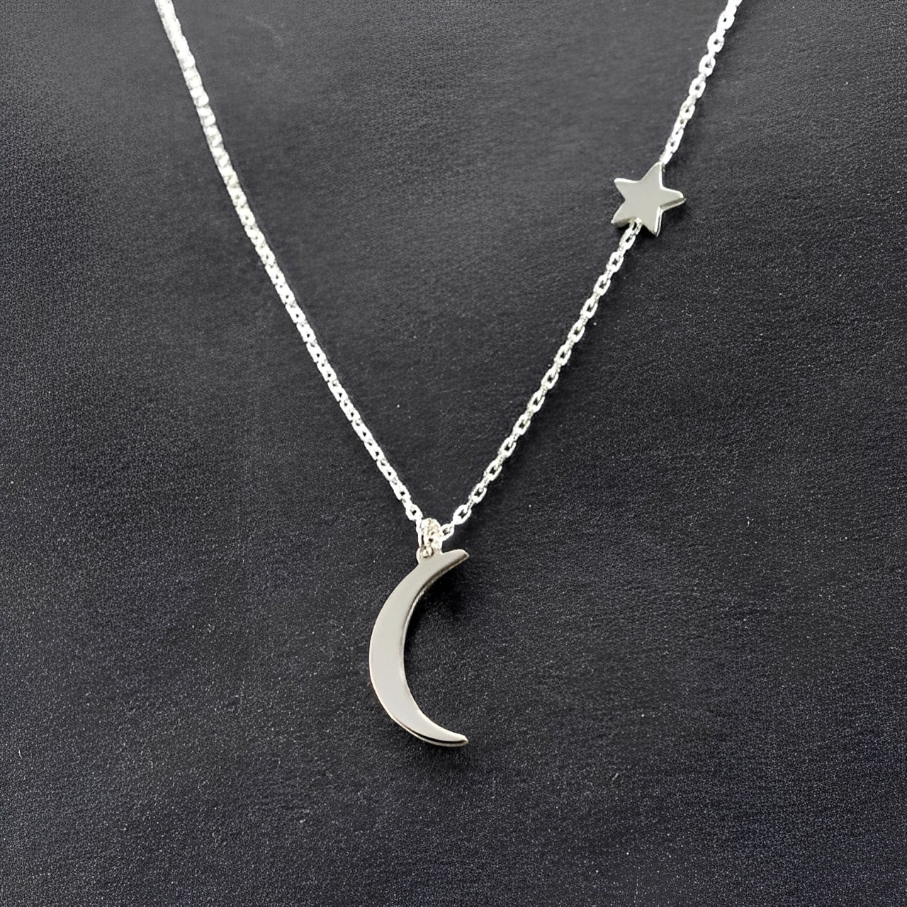 Lunaria – Collar de Estrella y Luna Poético