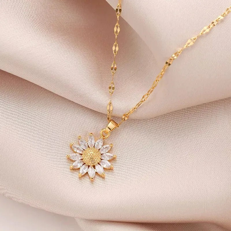Jennie – Collar de Girasol de Cristal y Acabado Dorado