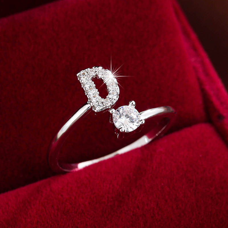 Nova – Anillo abierto moderno con inicial y circonitas