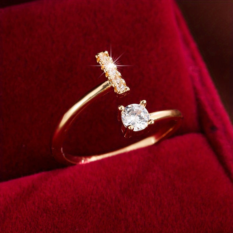 Nova – Anillo abierto moderno con inicial y circonitas