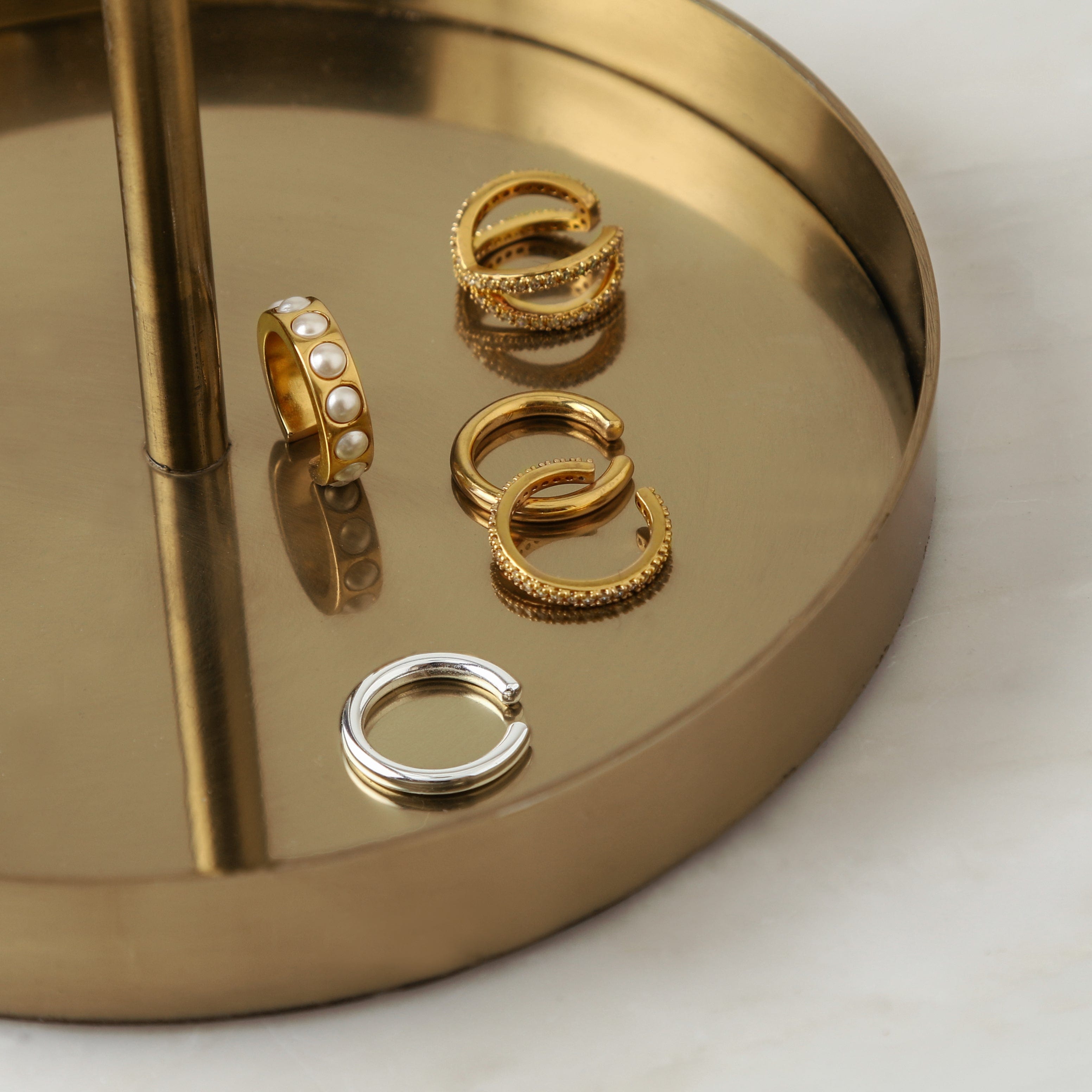 Bree – Manguito de oreja dorado con cristales