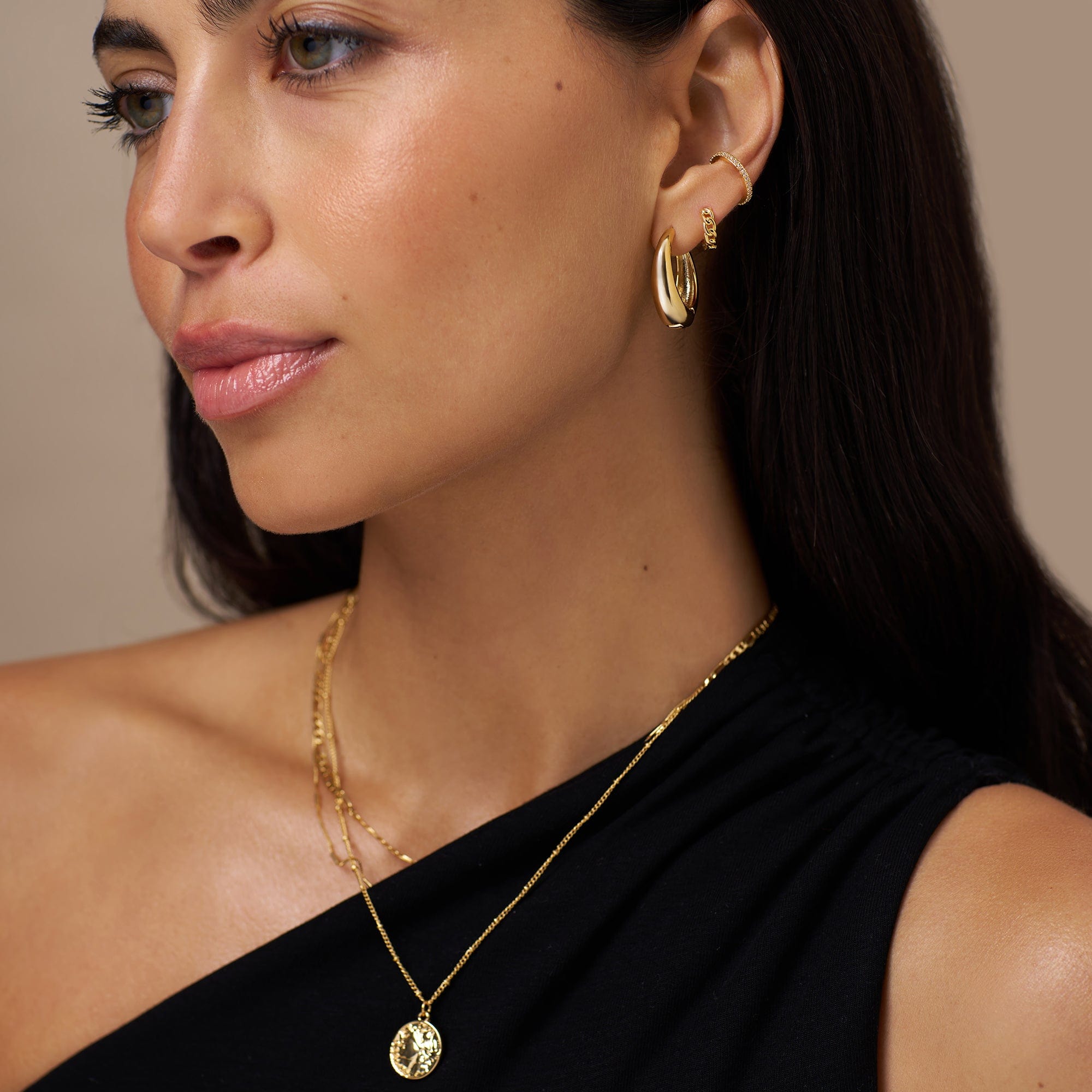 Bree – Manguito de oreja dorado con cristales