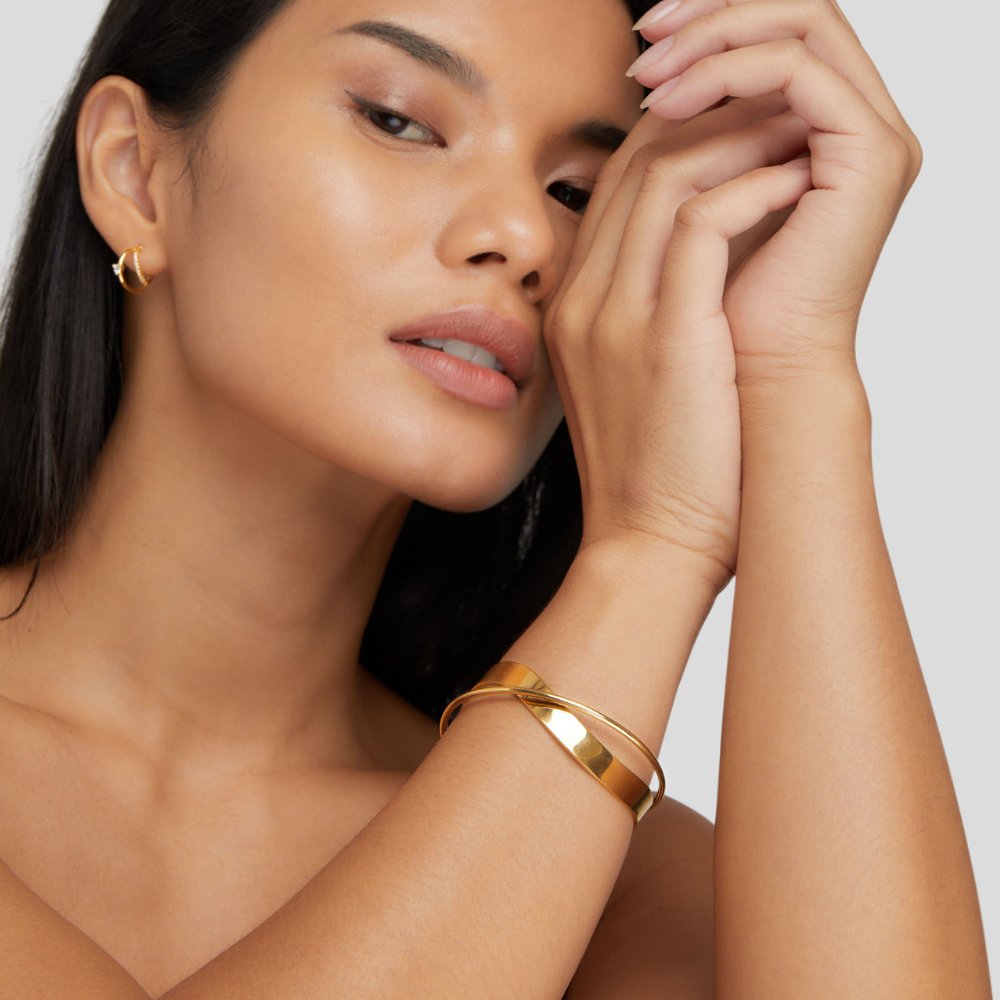 Arielle – Brazalete elegante dorado