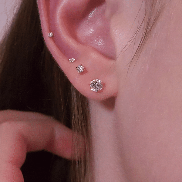 Sloane - Mini Pendientes Brillantes de 2mm
