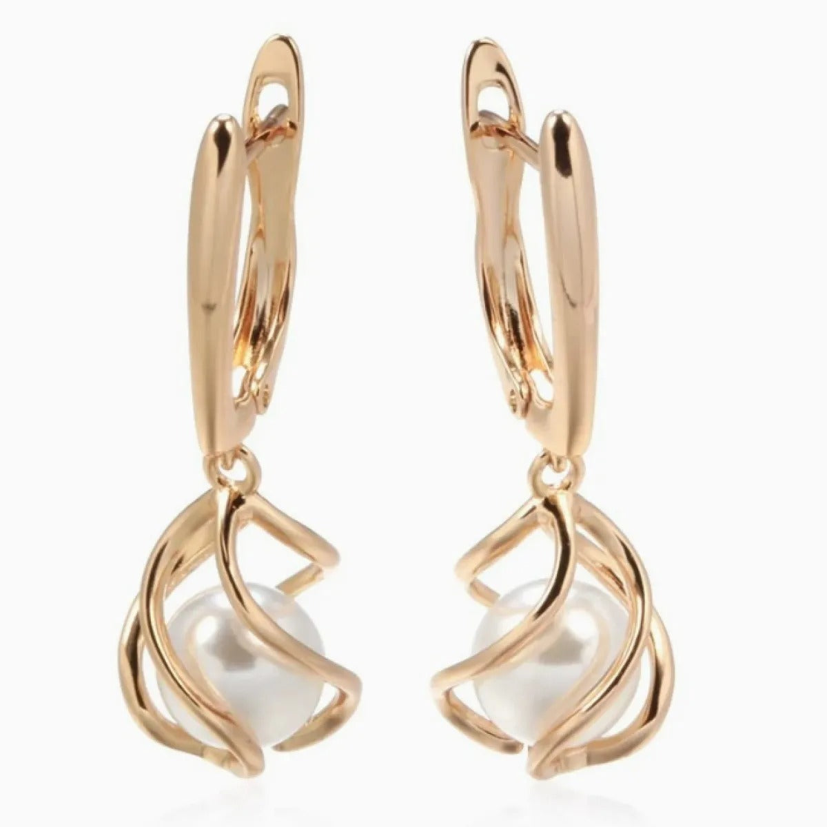 Lyanna – Pendientes de perlas doradas con suave brillo