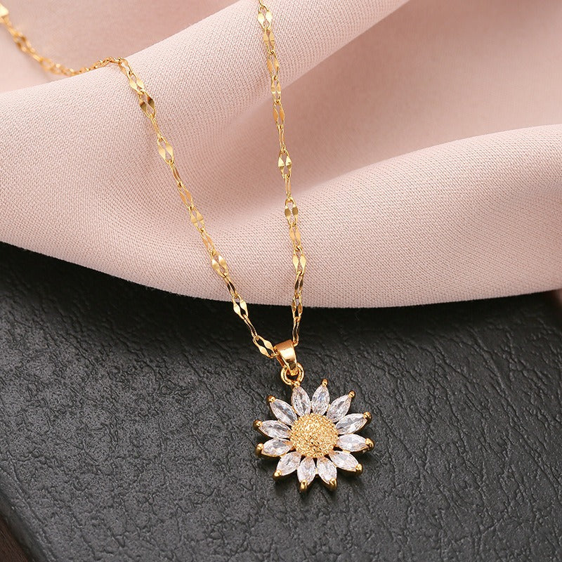 Jennie – Collar de Girasol de Cristal y Acabado Dorado