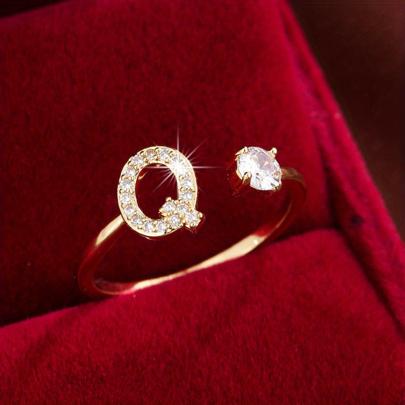 Nova – Anillo abierto moderno con inicial y circonitas