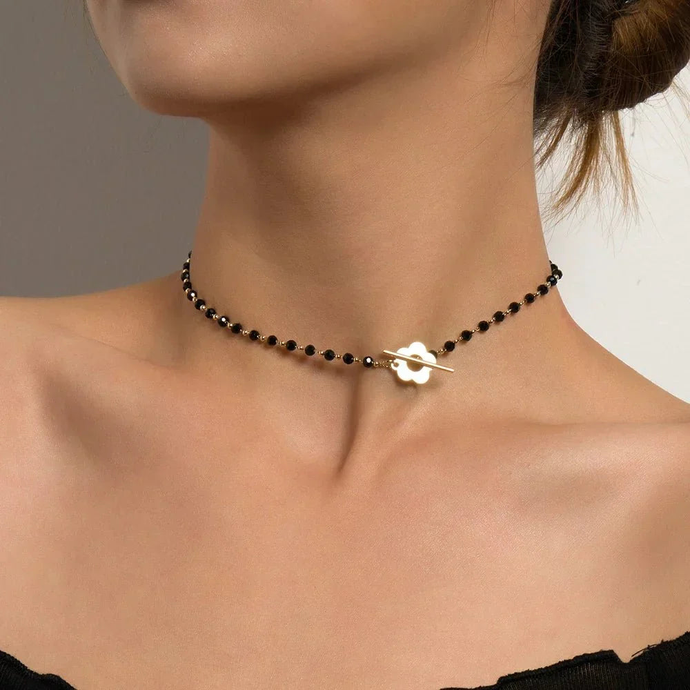 Naya - Collar choker floral con cierre de flores