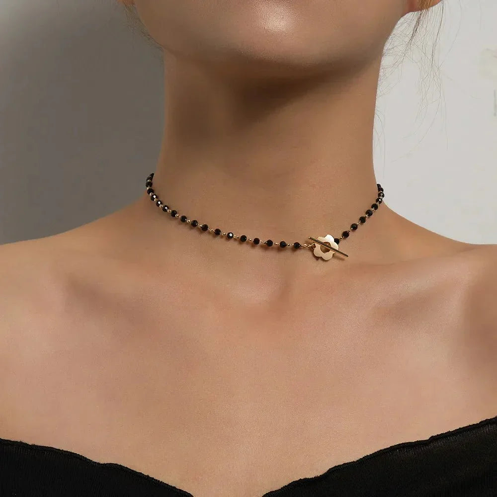 Naya - Collar choker floral con cierre de flores